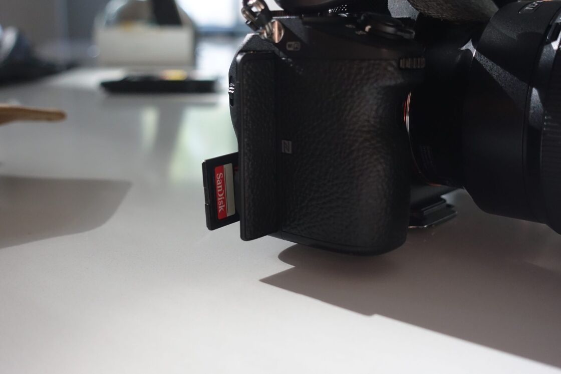 picture of sandisk sd card in camera