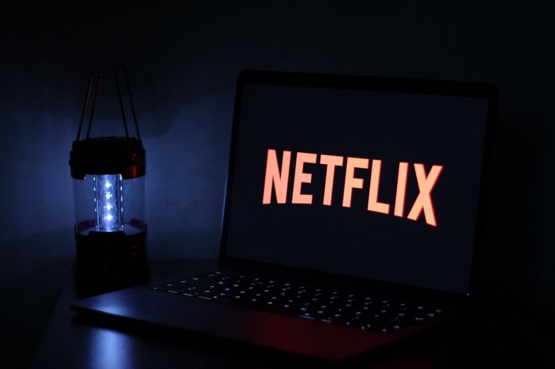 image of a computer with netflix streaming
